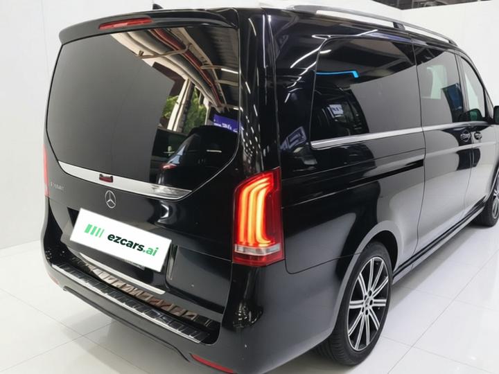 V-Class 2022 V 260 L Long Wheelbase Luxury photo 4