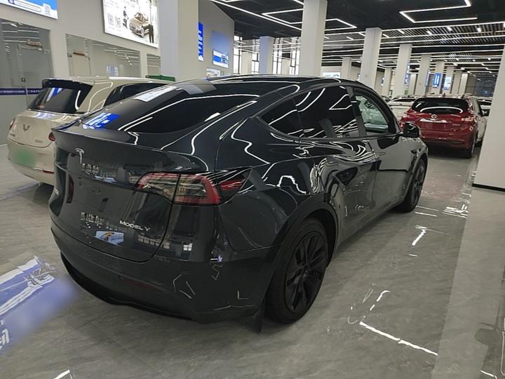 Model Y 2024 RWD photo 4