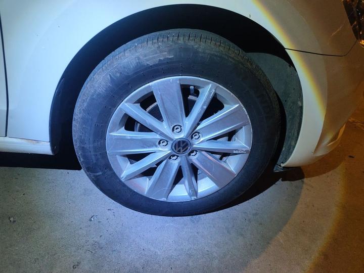 2015 1.6L AT Comfort photo 8