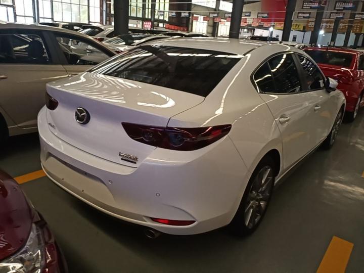 3 Axela 2023 2.0L AT photo 4