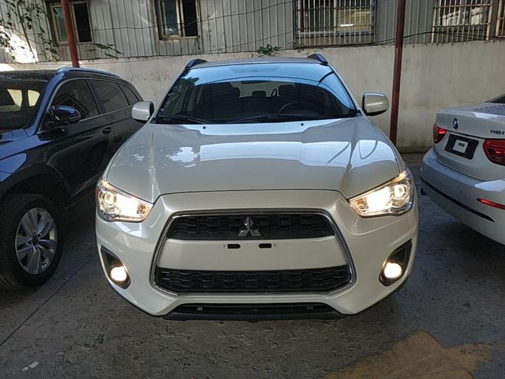 ASX 2013 2.0L CVT RWD Elite photo 2