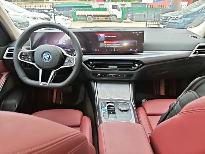 i3 2026 eDrive 40 L M Night Package photo 5