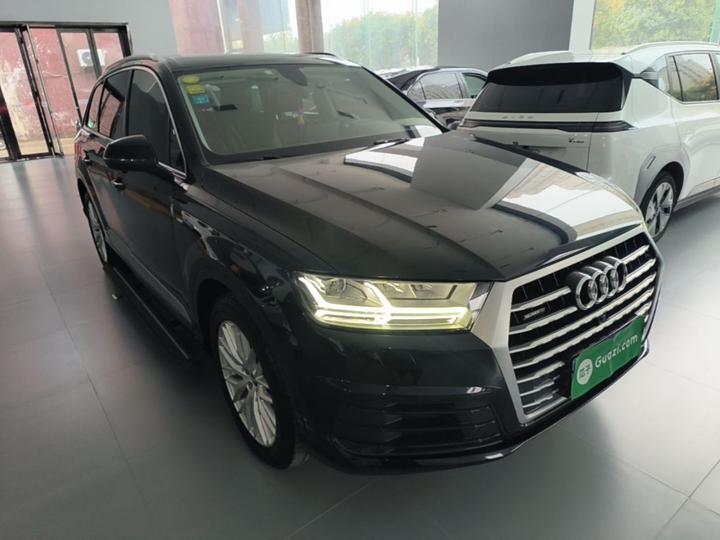 Q7 2018 45 TFSI Tech photo 3