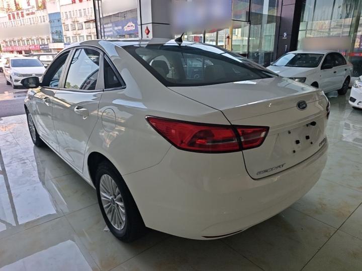 Escort 2015 1.5L MT Comfort photo 4