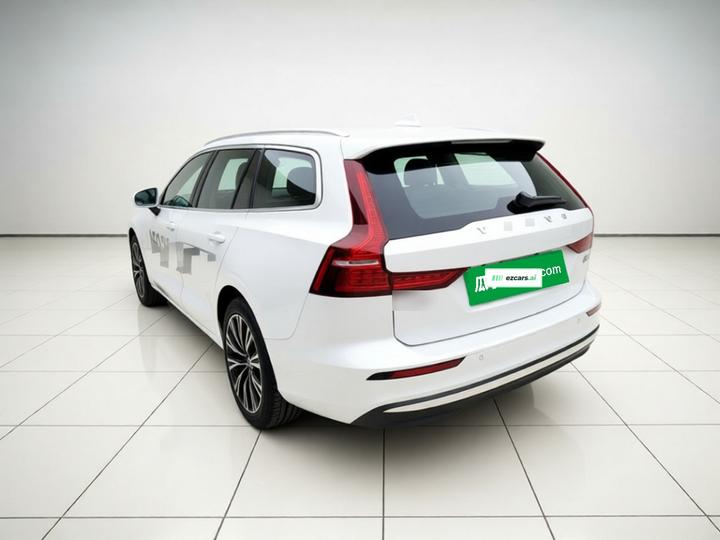 V60 2025 B5 Luxury photo 4