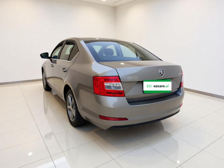 Octavia 2016 1.6L AT photo 4