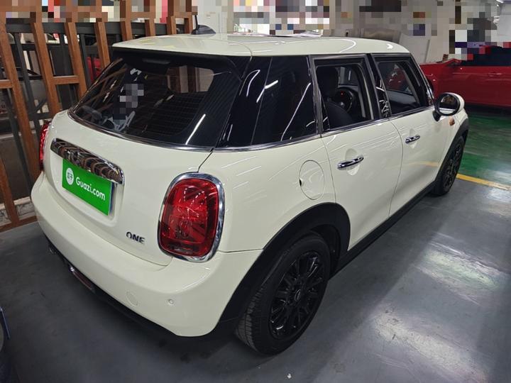 2016 1.2T ONE 5-Door photo 6