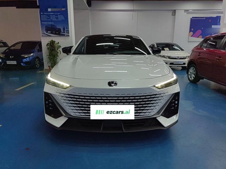 UNI-V 2023 1.5T Premium photo 2