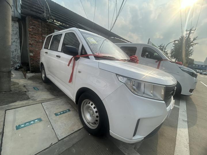 Wuling Hongguang PLUS 2020 1.5L MT Standard 5-Seater photo 2