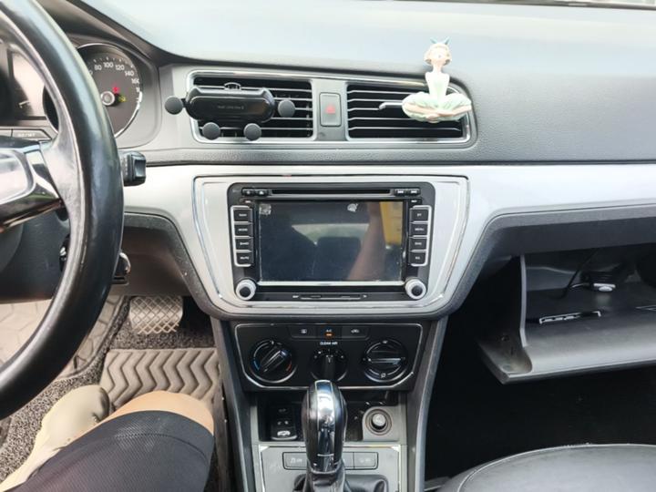 2015 1.6L AT Comfort photo 5