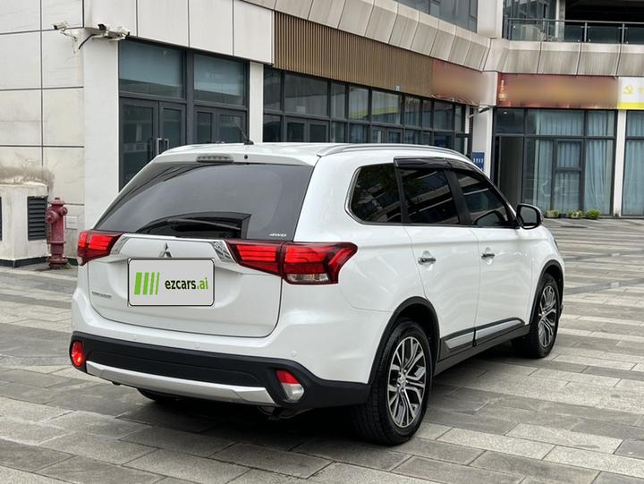 Outlander Imported 2016 2.4L AWD Elite 5-Seater photo 5