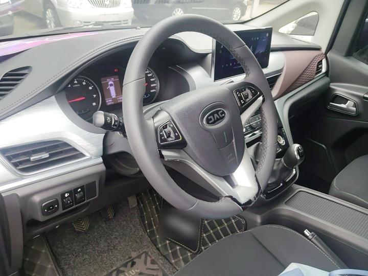 Refine M3 2022 PLUS 1.8L 7-Seater Standard photo 5