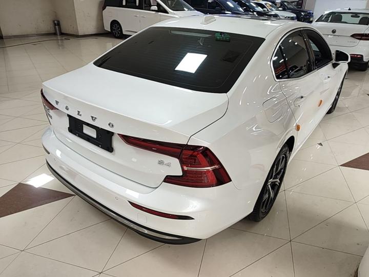 S60 2025 B4 Luxury photo 6