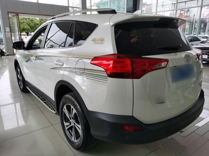 RAV4 2015 2.0L CVT RWD photo 4