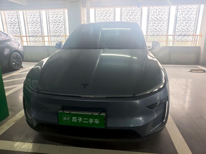 Model Y L 2025 Long Range AWD photo 2