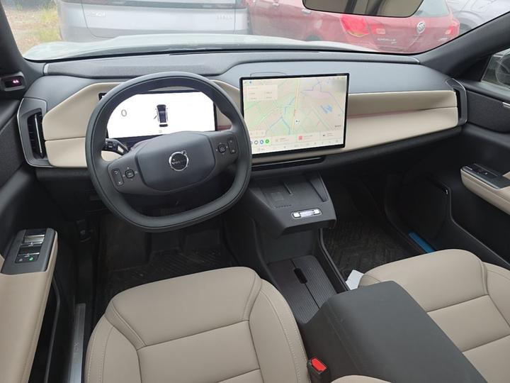 XC70 Hybrid 2026 RWD Long Range Core photo 2