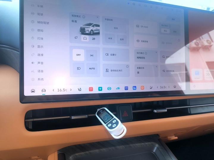 2025 AWD 8 photo 8