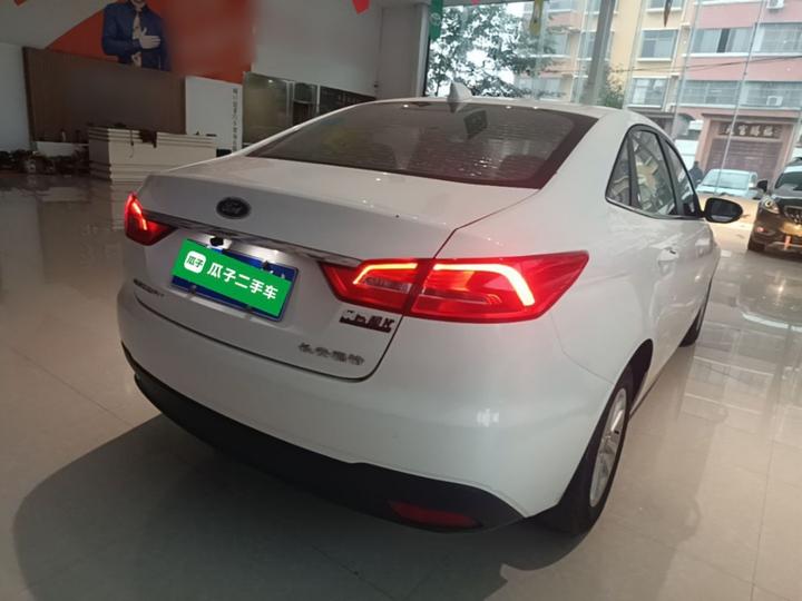 Escort 2019 Facelift 1.5L AT China VI photo 6