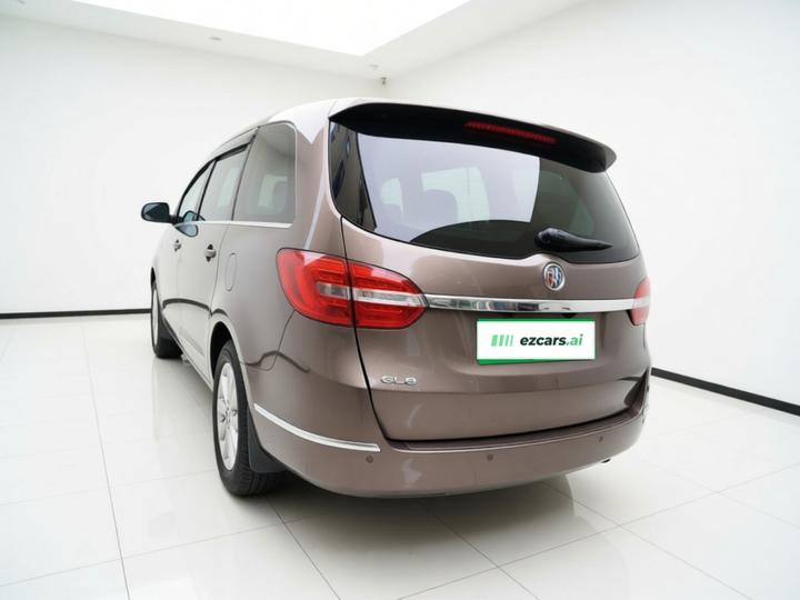 GL8 2015 2.4L Luxury Business Exclusive photo 4