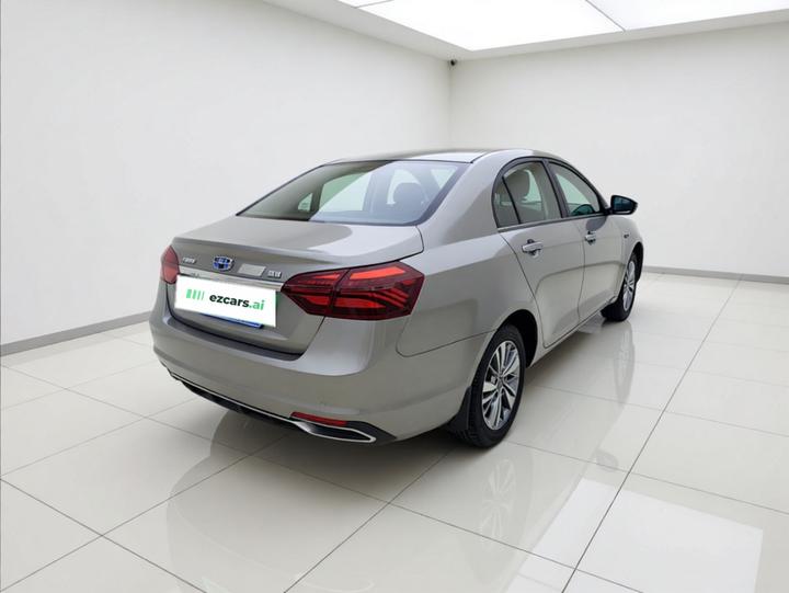 Emgrand 2018 1.5L CVT photo 4