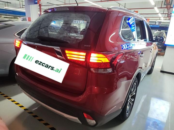 Outlander 2016 2.4L AWD Luxury 7-Seater photo 4
