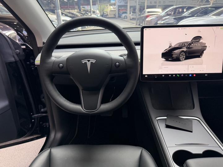 Model Y 2023 RWD photo 2