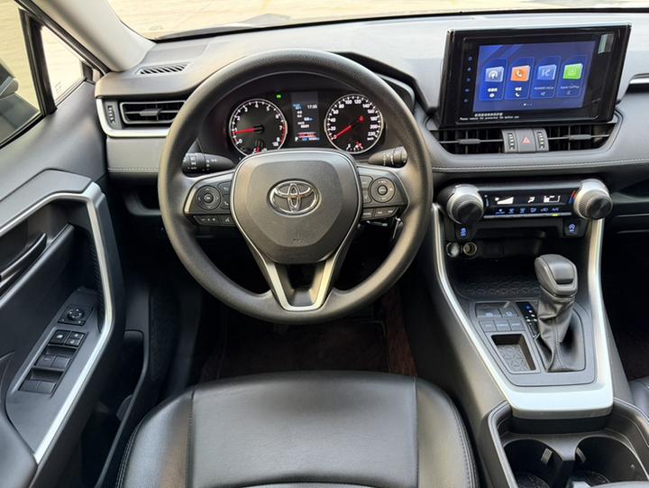 RAV4 2022 2.0L CVT RWD photo 2