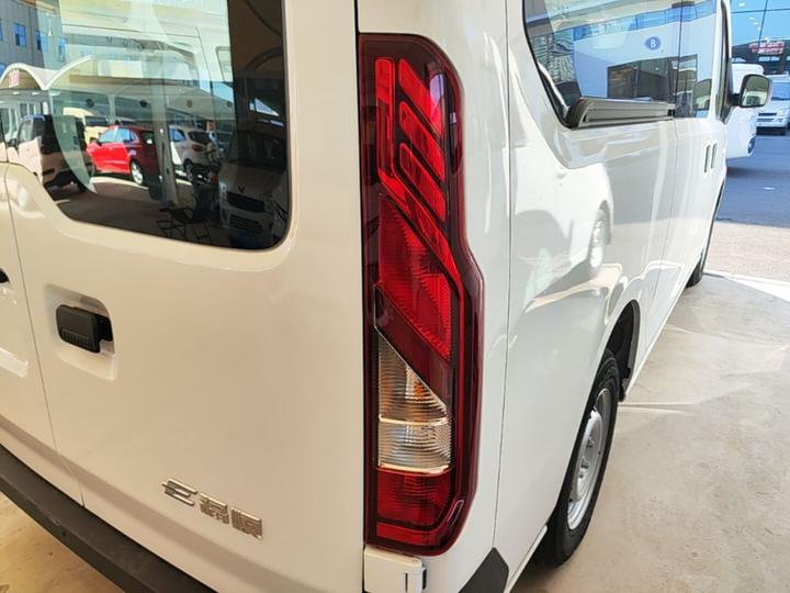 E 2025 41.86kwh Short Wheelbase photo 7