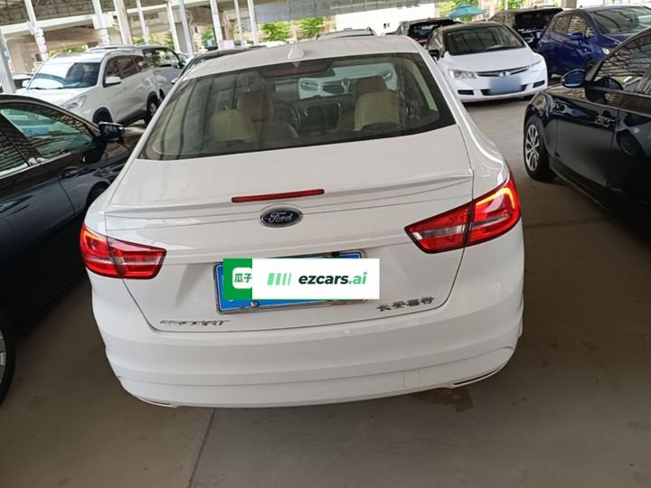Escort 2015 1.5L AT Comfort photo 3