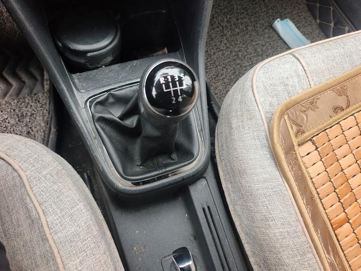 2015 1.6L MT Comfort photo 6