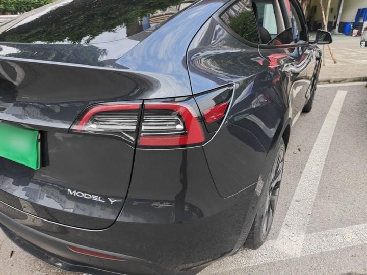 Model Y 2024 RWD photo 7