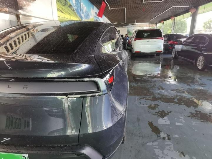 Model Y 2025 RWD photo 7