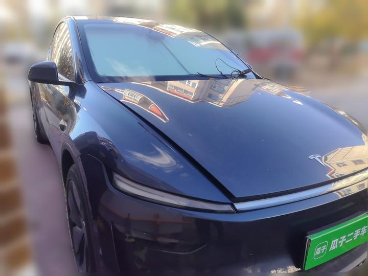 Model Y 2025 RWD Launch Edition photo 3