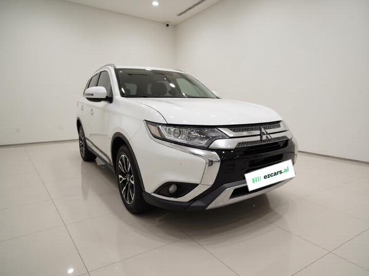 Outlander 2019 2.0L RWD Enjoy 7-Seater China VI photo 3