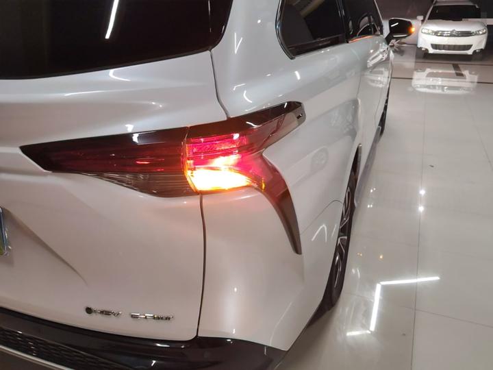 Granvia 2024 2.5L Hybrid Premium PLUS AWD photo 7