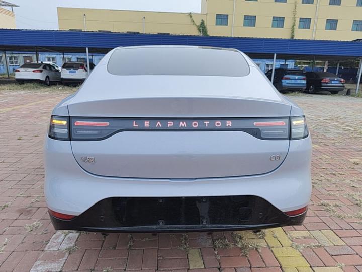 Leapmotor C01 2024 EV 525 Exclusive photo 3
