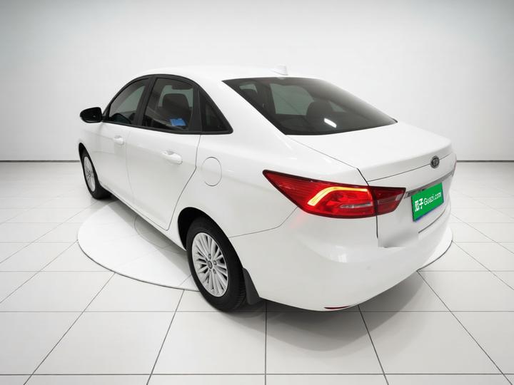 Escort 2015 1.5L AT Comfort photo 4