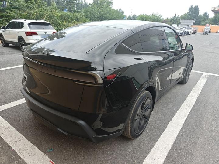 Model Y 2026 RWD photo 4