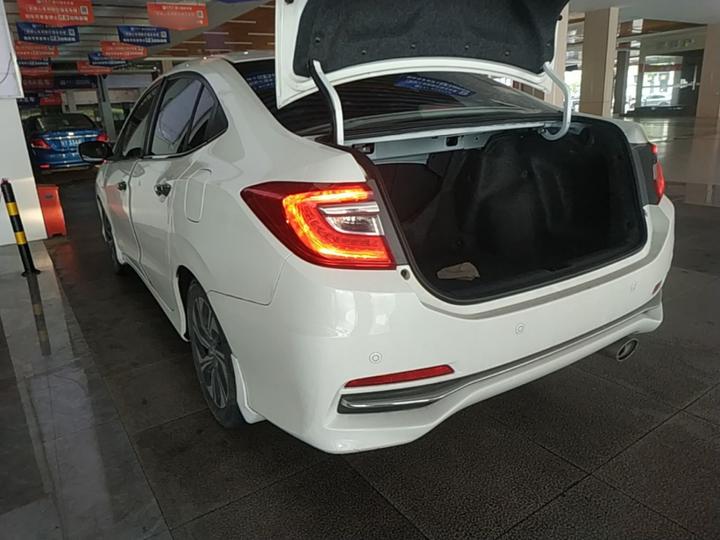 Crider 2016 1.8L CVT Luxury photo 4