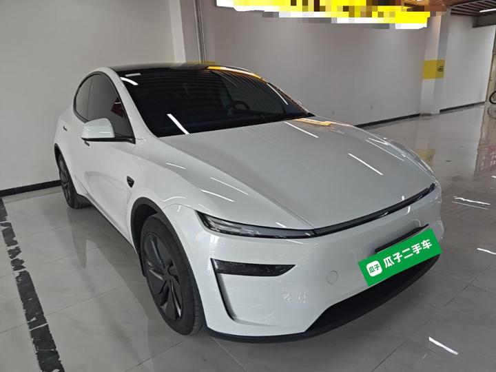 Model Y 2025 RWD photo 3