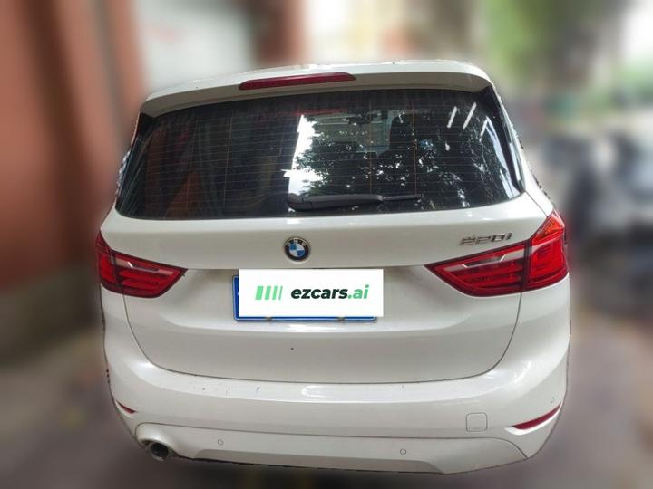 2 Series Wagon 2018 220i Leading photo 5