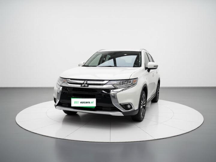 Outlander 2018 2.4L AWD Luxury 7-Seater photo 2