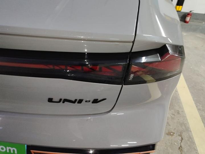 UNI-V 2022 2.0T photo 7