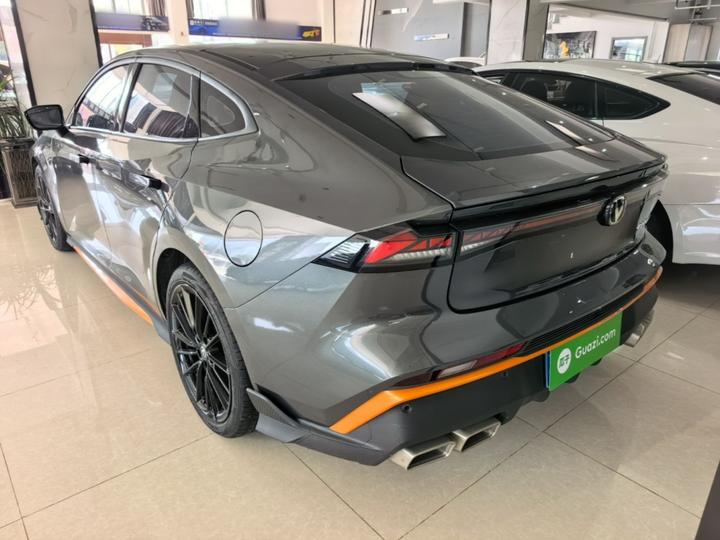 UNI-V 2024 1.5T Premium Sport photo 4
