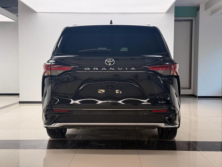 Granvia 2024 2.5L Hybrid Flagship ULTRA photo 4