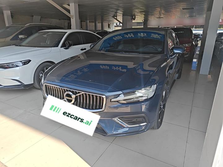 S60 2022 B4 Luxury