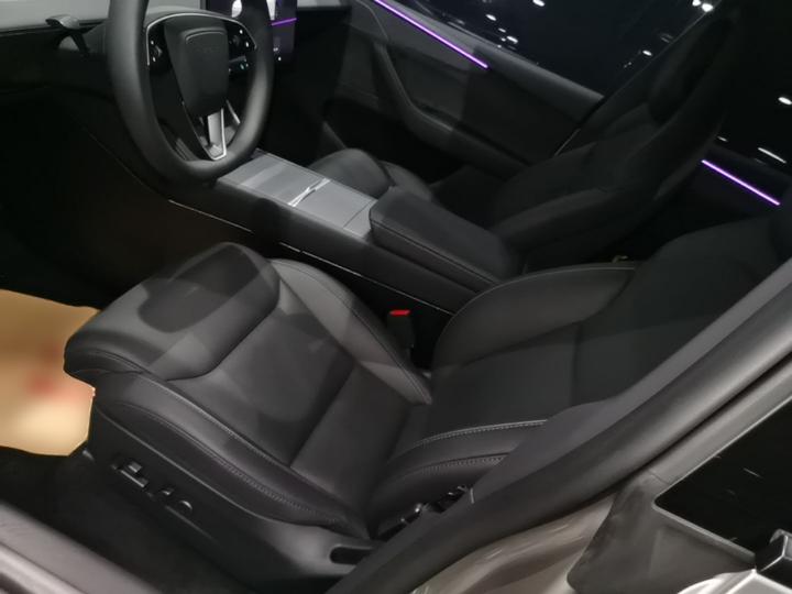 Model Y L 2025 Long Range AWD photo 6