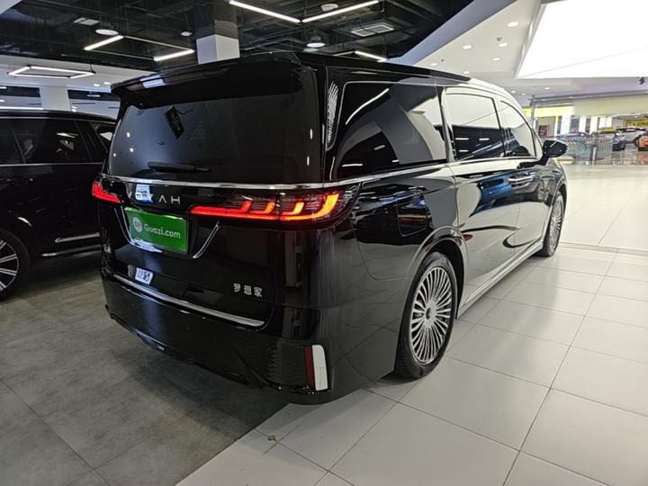 Voyah Dreamer 2025 PHEV AWD Flagship photo 4