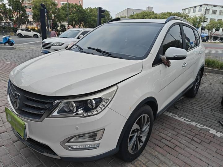 560 2015 1.8L MT Luxury