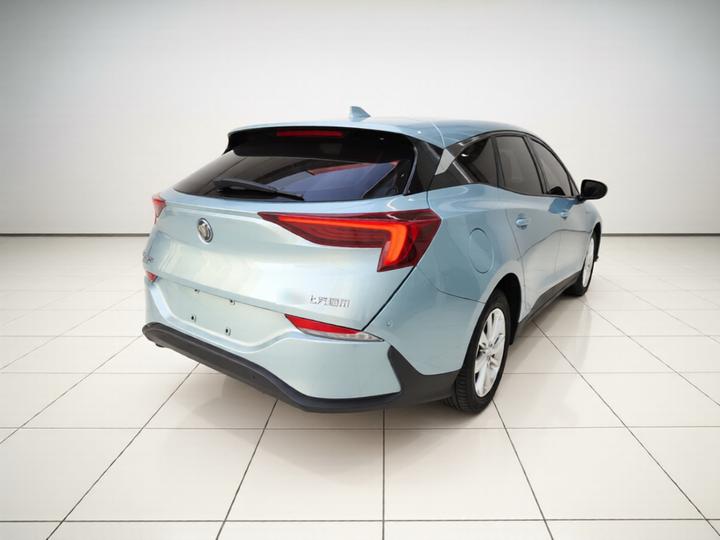 6 2022 PHEV Fashion photo 6